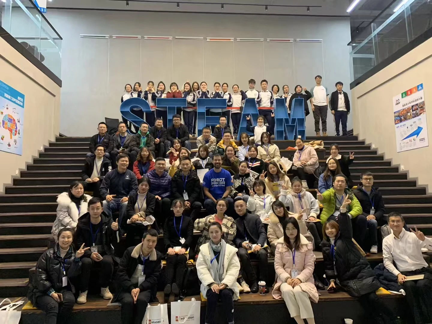 Participants gather in the workshop hall · Chengdu