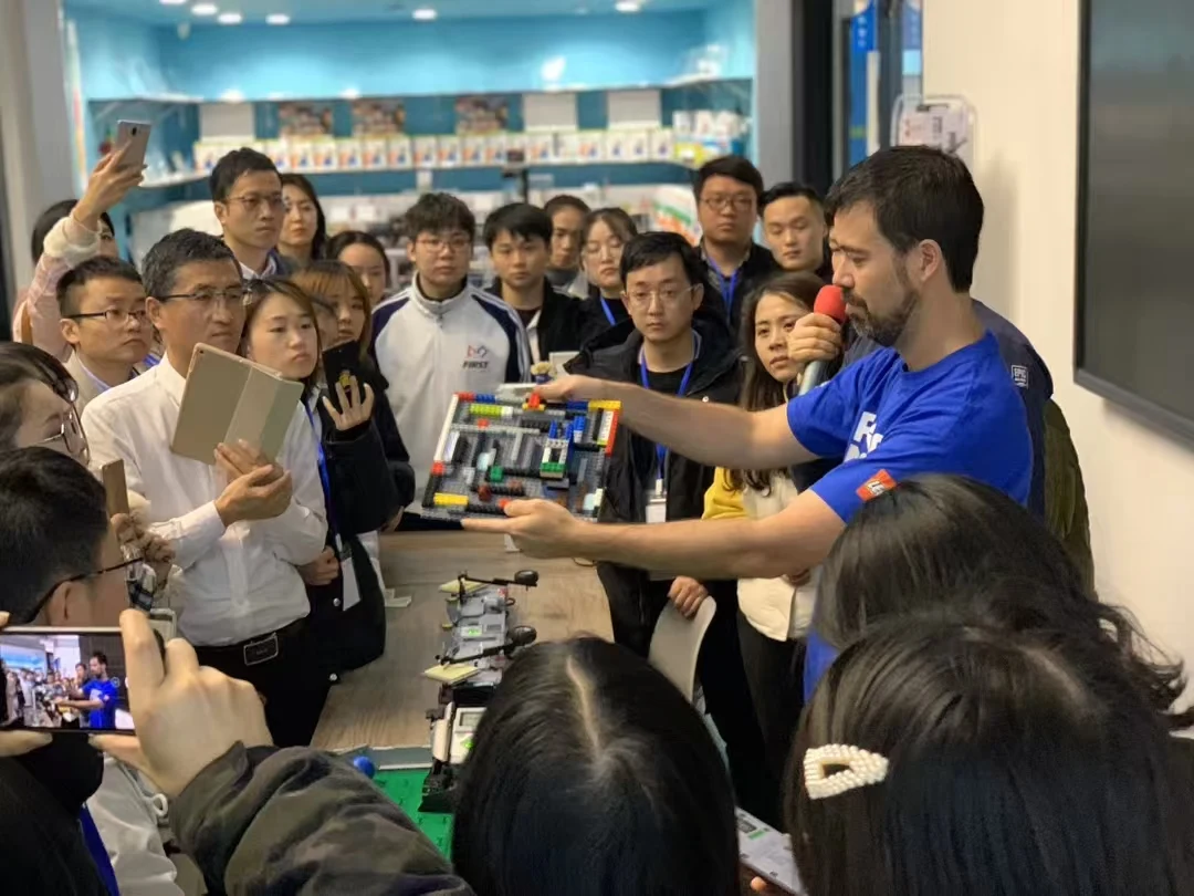 Robot demonstration with educators · Chengdu