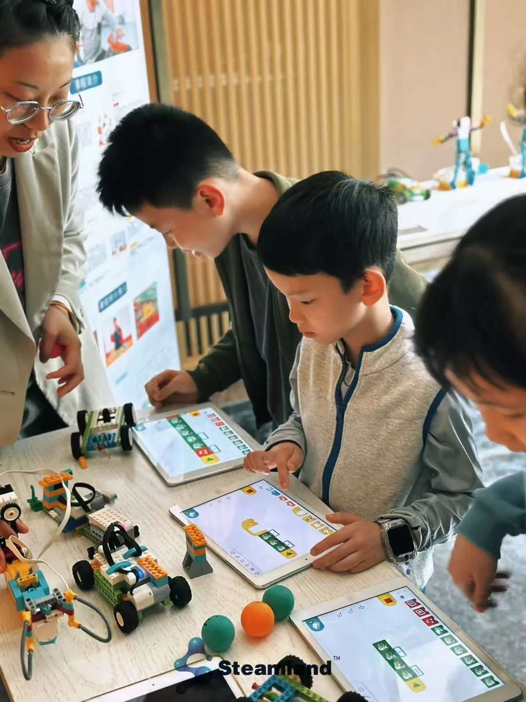 Tablet programming · Jinmao Residence
