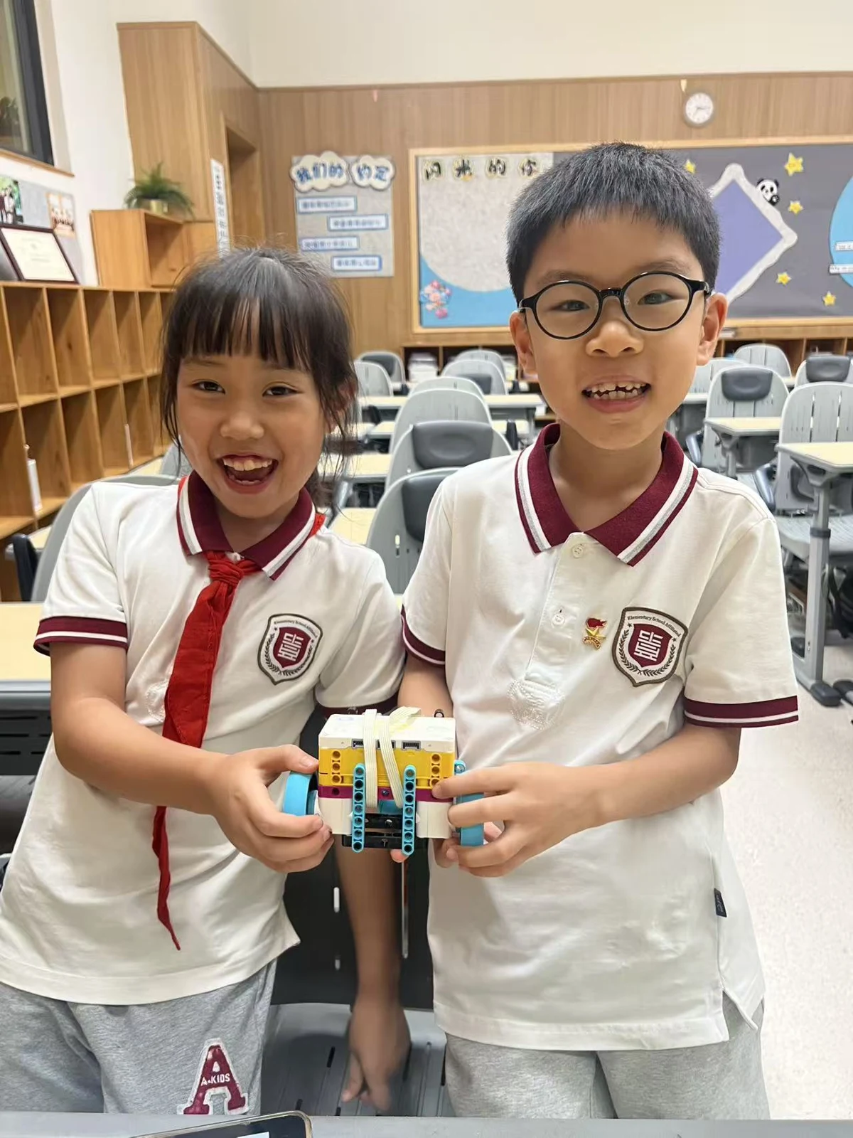 Students explore and share their projects · School project photography
