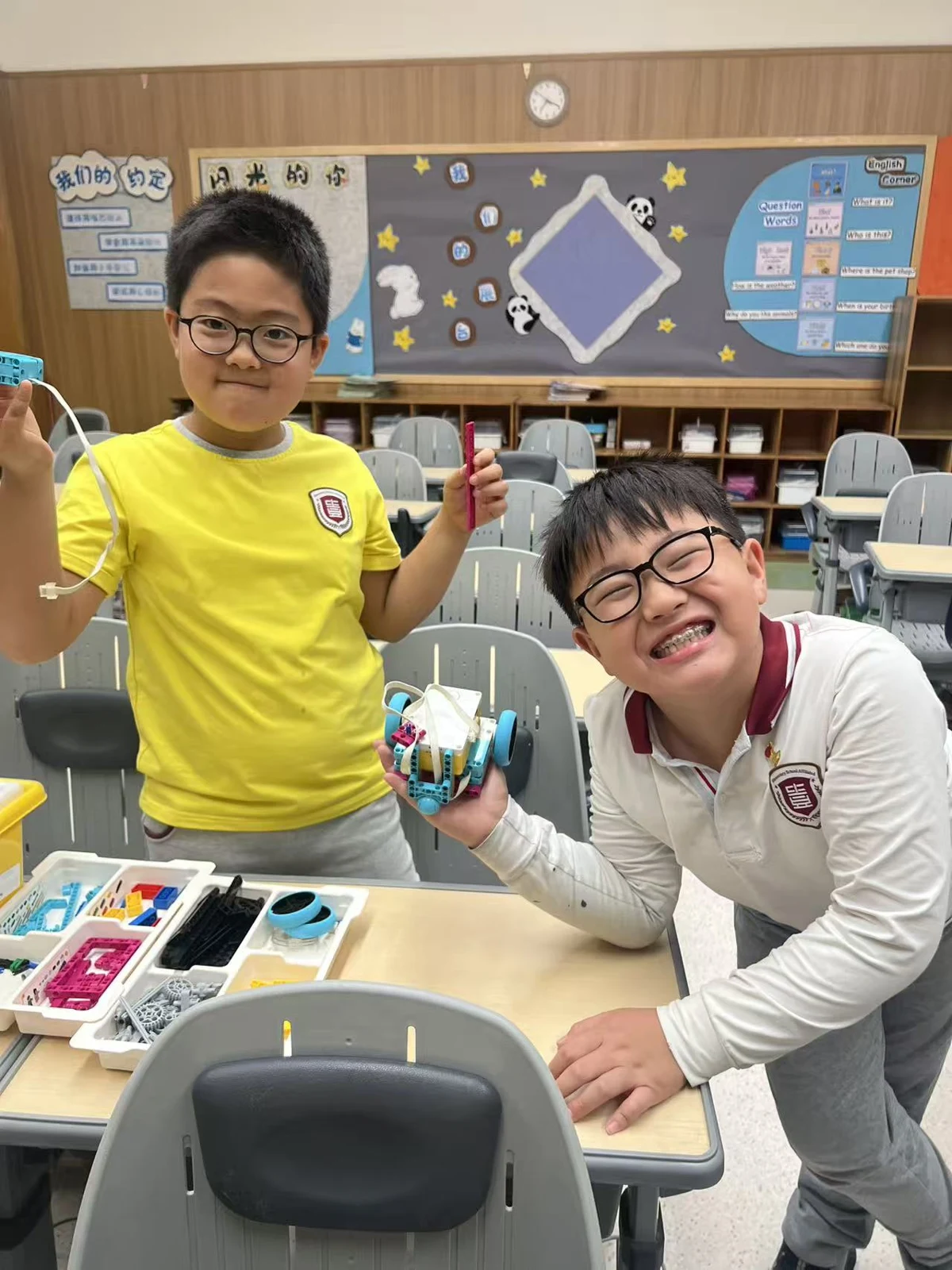 Students explore and share their projects · School project photography